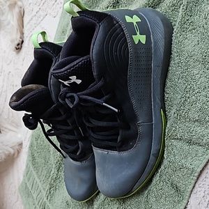 Under Armour Men's/ Big Kid's Basketball Sneaker, Hightop, Size 7